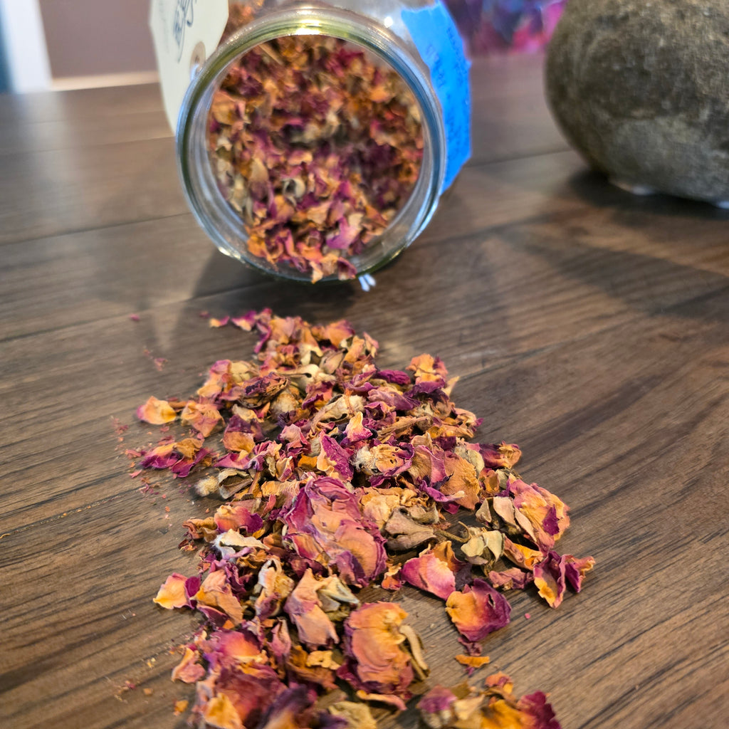 Red Rose Buds & Petals — Organic