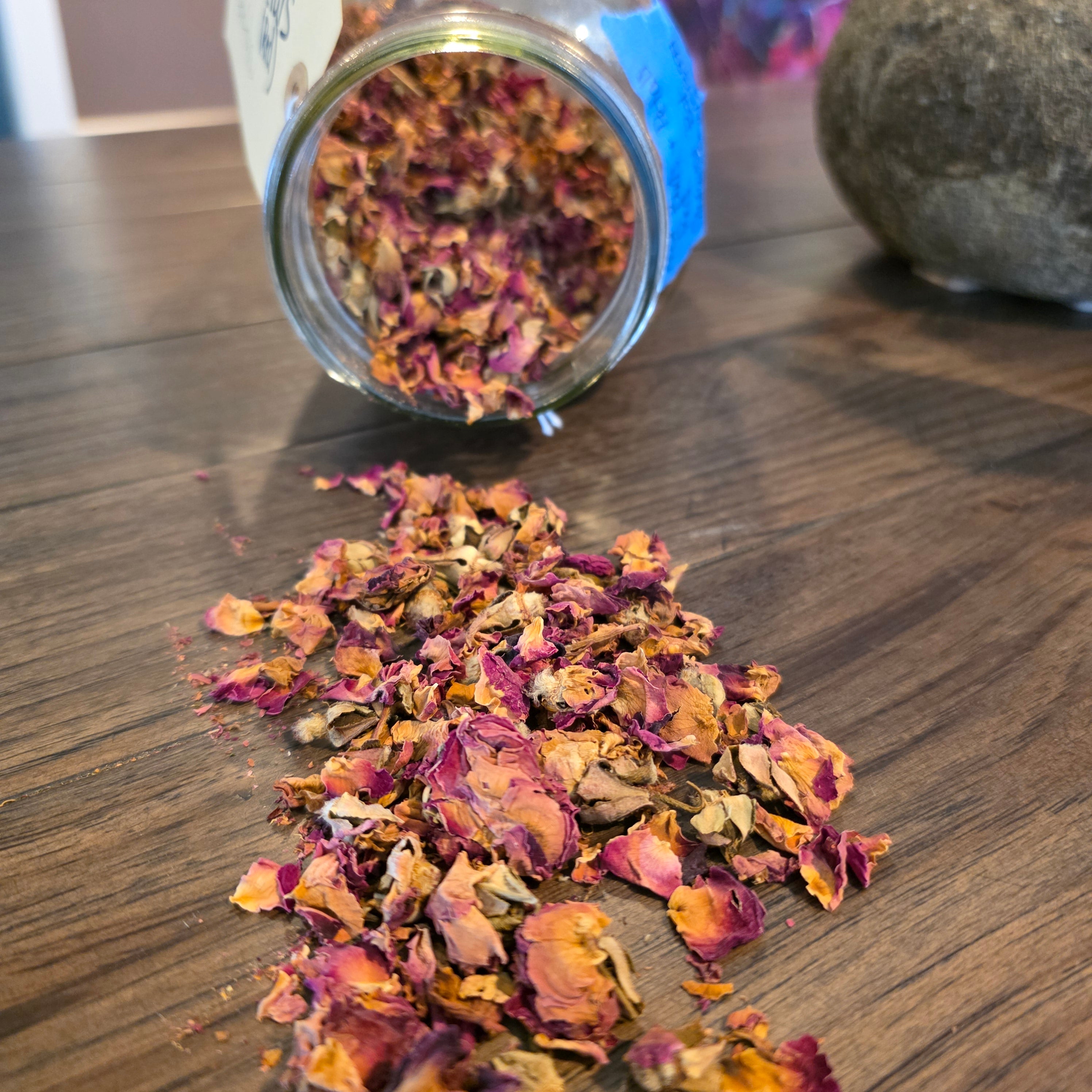 Red Rose Buds & Petals — Organic